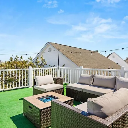 King Bed, Beach Cart, Roof Deck, Firepit, Bbq Villa